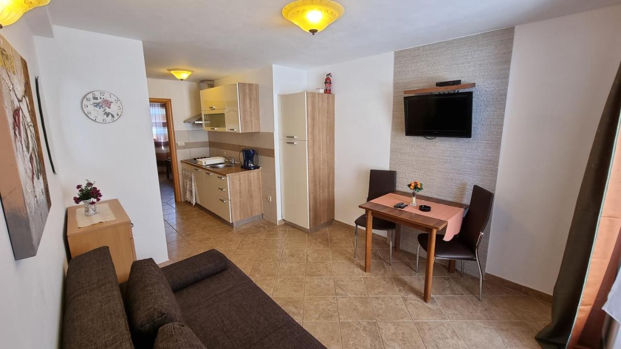 Apartmani Sidro Malinska Exteriér fotografie